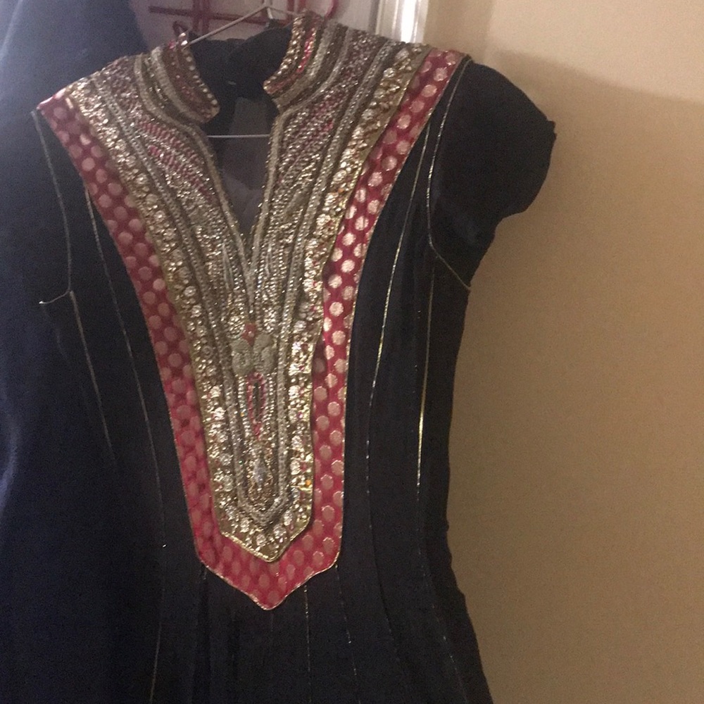 Pakistani Indian maxi shalwar kameez with very heavy work on front. Size small